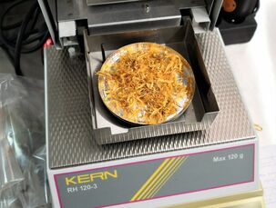 Sušící váha ke stanovení kvality usušení byliny (analytické zpracování)