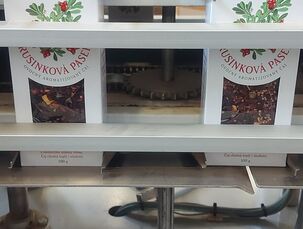 Krabičky sypaných ovocných čajů v kartonovačce